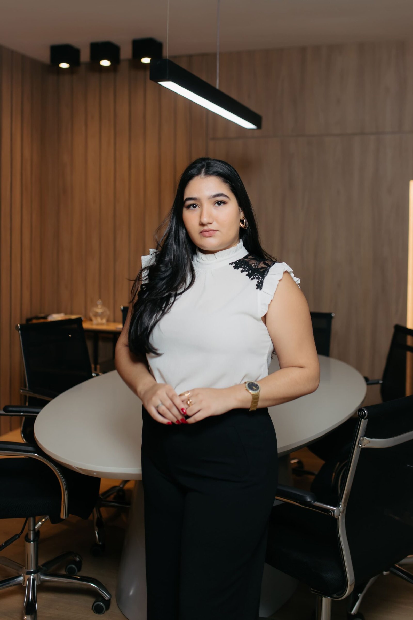 Sobre 9 Giulia Lohane Assis Guimarães, integrante do time de advogados da agência.
